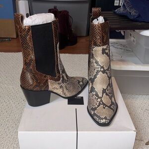 NWT Dolce Vita Monochrome Snake Print Leather Boots
